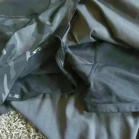 NWOT Women’s Athleta Black Camo Match Point Tennis Golf Skort Size Small - Picture 5 of 5